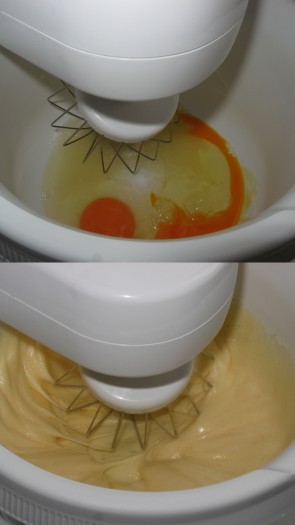 Яйца, белок (который остался от теста) и сахар соединить, взбить миксером до однородной консистенции кремового цвета.