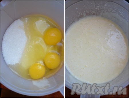Яйца взбить с сахаром в пышную массу. Добавить сметану, перемешать.