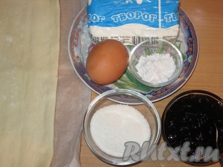 Ингредиенты для приготовления слоек-ватрушек с творогом и джемом