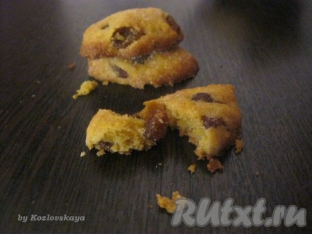 Итальянское кукурузное печенье  с изюмом и орехами