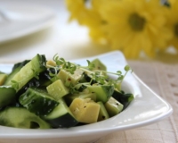 Рецепт салата с авокадо и огурцами