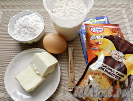 Подготовить продукты для приготовления мягкого печенья с шоколадными каплями.