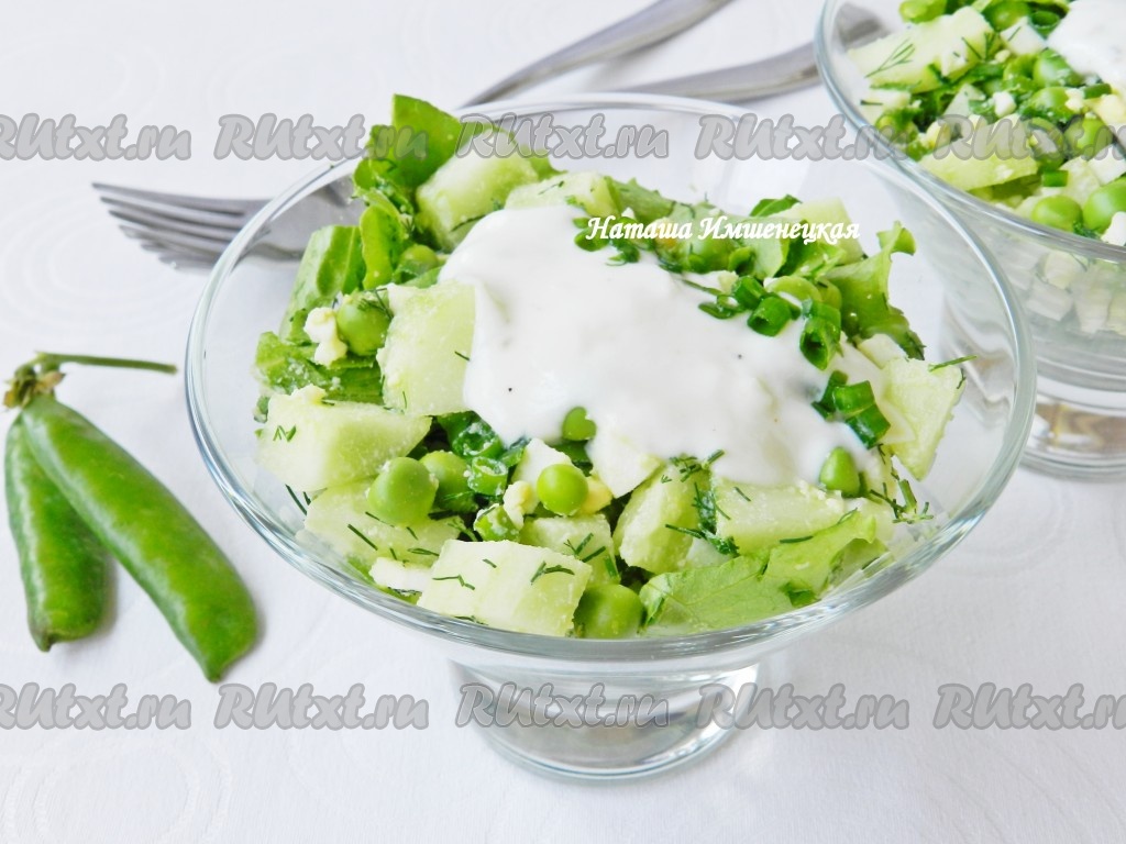 Салат с зелёным горошком и огурцом