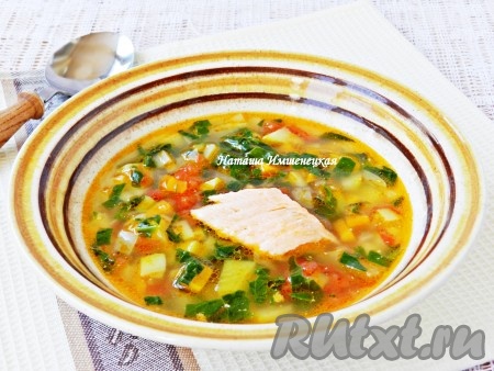 Вкусный овощной суп с рыбой готов.