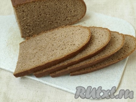 Хлеб нарезать тонкими ломтиками, около 7-8 мм. Конечно, можно готовить тостов сколько вы пожелаете.
