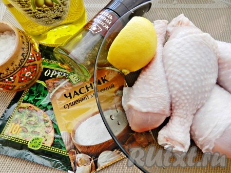 Ингредиенты для приготовления куриных голеней в аэрогриле.