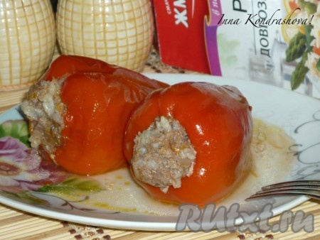 Фаршированные перцы в томатном соусе в кастрюле