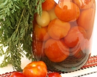 Рецепт консервирования помидоров с морковной ботвой