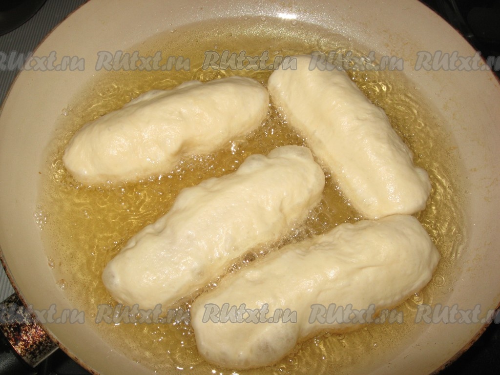 Сосиски в жидком тесте на палочке жареные в масле рецепт с фото пошагово