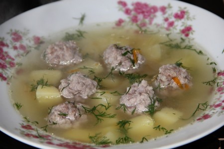 Диетический рисовый суп с фрикадельками