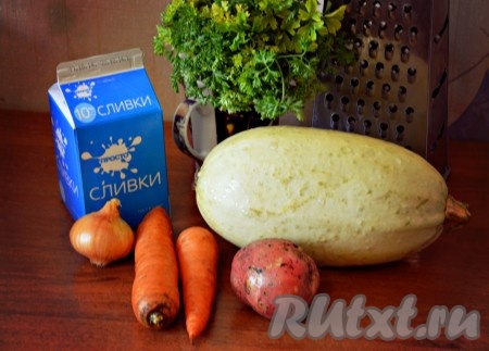 Подготовить ингредиенты для приготовления супа-пюре из кабачков в мультиварке 