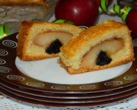 Пирог с половинками яблок на творожном тесте