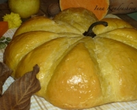 Хлеб в форме тыквы