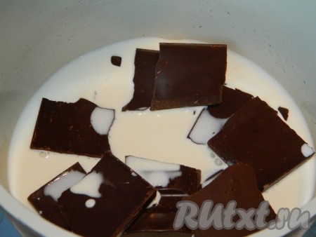 Шоколад растопить со сливками.
