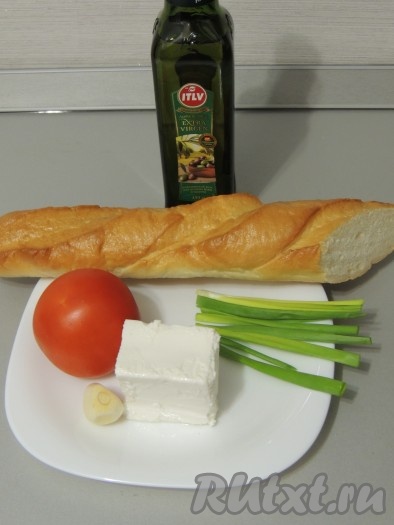 Ингредиенты для приготовления бутербродов с помидорами и сыром