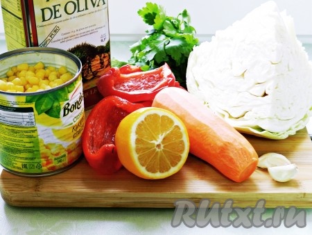 Ингредиенты для приготовления салата из свежей капусты и кукурузы