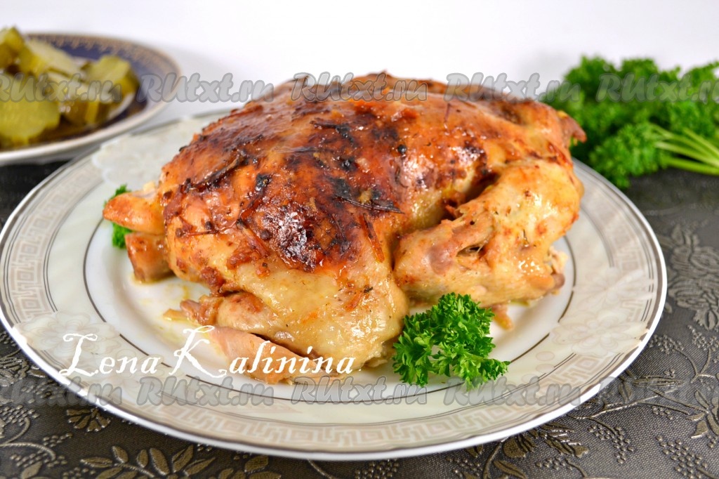 Рецепт: Цыпленок, запеченный в духовке - Курица запечённая в духовке с чесноком и специями