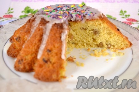 Очень вкусный, слегка влажноватый, ароматный дрожжевой кекс станет достойным украшением вашего пасхального стола!