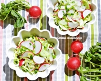 Салат из капусты, огурцов и редиса