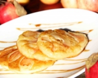 Рецепт оладий с яблоками на кефире 