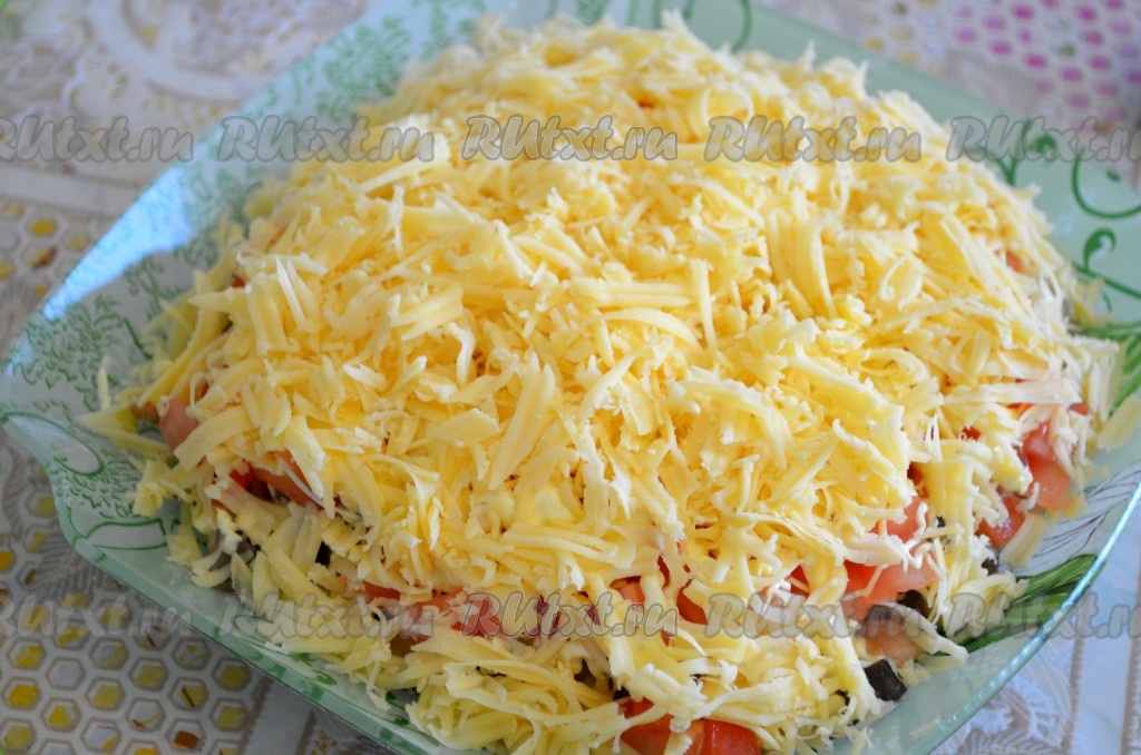 Салат с курицей, грибами, помидорами и сыром - рецепт с фото