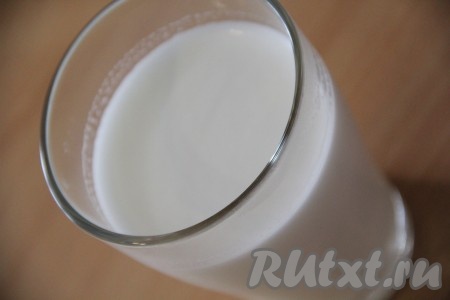 Сода погасится, емкость лучше взять высокую, так как наше молоко увеличится в объёме.