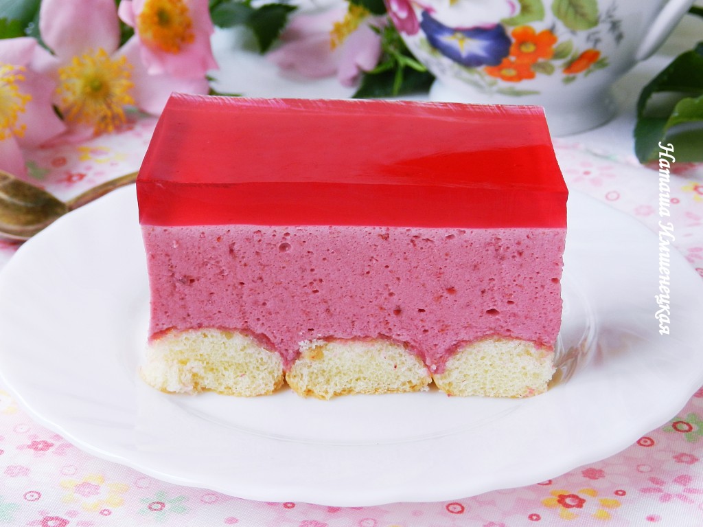 Желейный торт с ягодами без выпечки