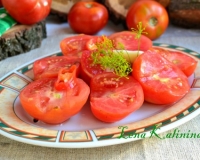 Малосольные помидоры с чесноком быстрого приготовления