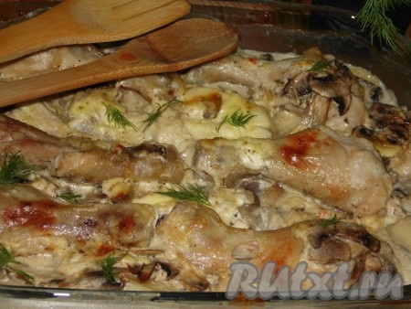 Курица, запеченная в духовке с картошкой и грибами