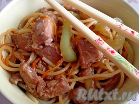 Свинина с лапшой и овощами а-ля вок