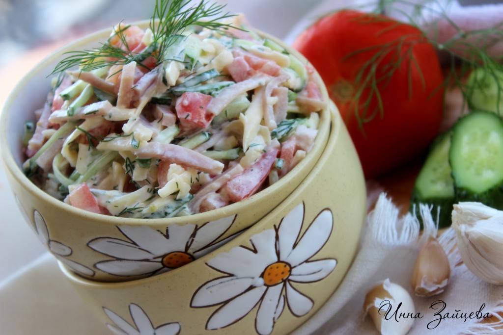 Салат с ветчиной, помидорами, перцем и сыром. рецепт пошаговый с фото - вторсырье-м.рф