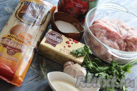 Подготовить продукты для приготовления фрикаделек в томатном соусе.