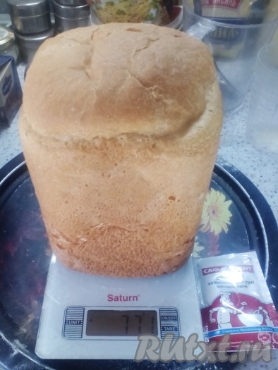 На хлебопечке "Сатурн" выставляю самый румяный режим выпечки хлеба, вес - 680 грамм. Режим меню 1 - "Основной хлеб" уже стоит по умолчанию, и вперёд. Включайте кино, можно два, готовьте масло, варенье, чай или молоко ароматное и приготовьтесь часа через 3 ловить кайф чревоугодия :)
