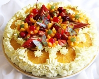 Торт с творожным кремом и фруктами