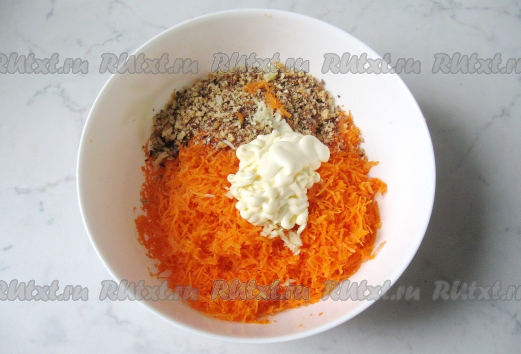 Салат из моркови с изюмом и грецким орехом