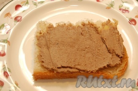 Нежный, вкусный домашний паштет из куриной печени с маслом готов, его можно намазать на хлеб и подать к чашке чая или кофе.