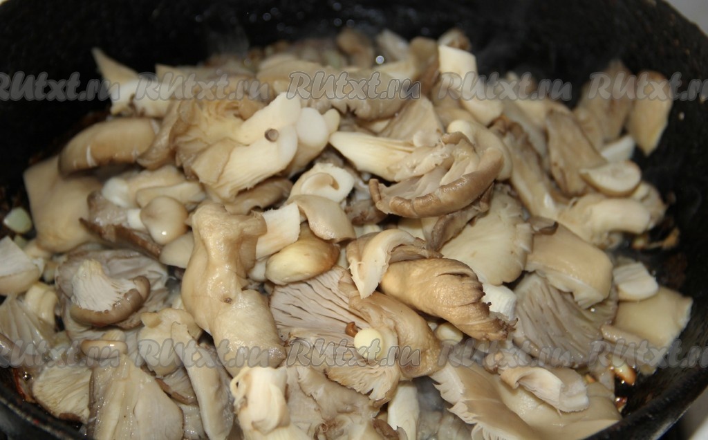 Картошка с грибами в сливках на сковороде: пошаговый рецепт с фото