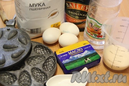 Подготовить продукты для приготовления теста для орешницы. Ликёр можно не добавлять, но с ним печенье становится мега ароматным!