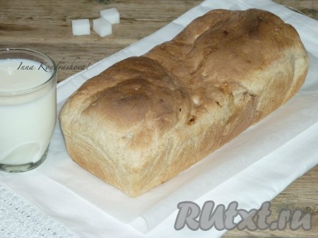 Готовый сахарный хлеб достать из формы и снять пергамент.
