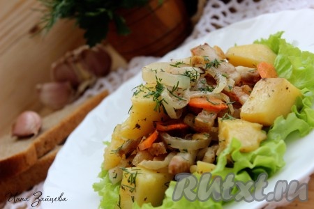 Картошка в духовке с салом и луком