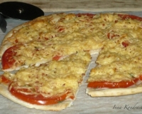 Пицца с сыром и помидорами 