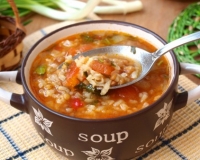 Рисовый суп с чечевицей и томатами