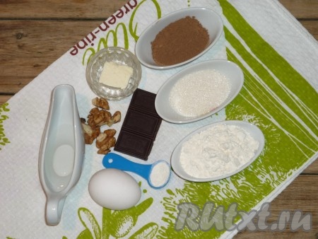 Ингредиенты для приготовления шоколадного кекса в кружке в микроволновке