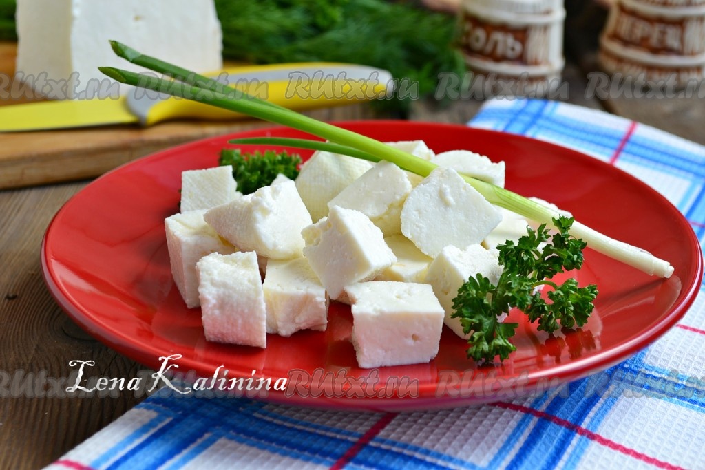Сыр из прокисшего молока в домашних условиях: 5 пошаговых рецептов