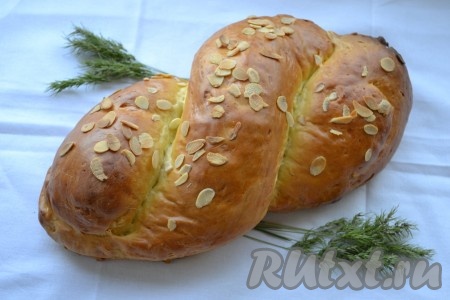 Выпекать греческий пасхальный хлеб минут 25-35. Перед подачей остудить.
