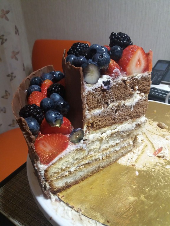 Двухъярусный торт Юбилейный с разными начинками