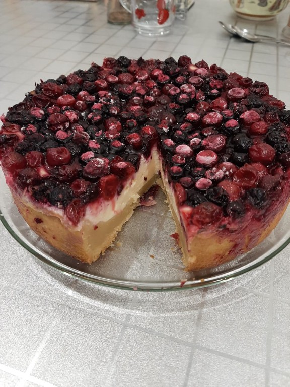 Пирог с творогом и с ягодами рецепт с фото